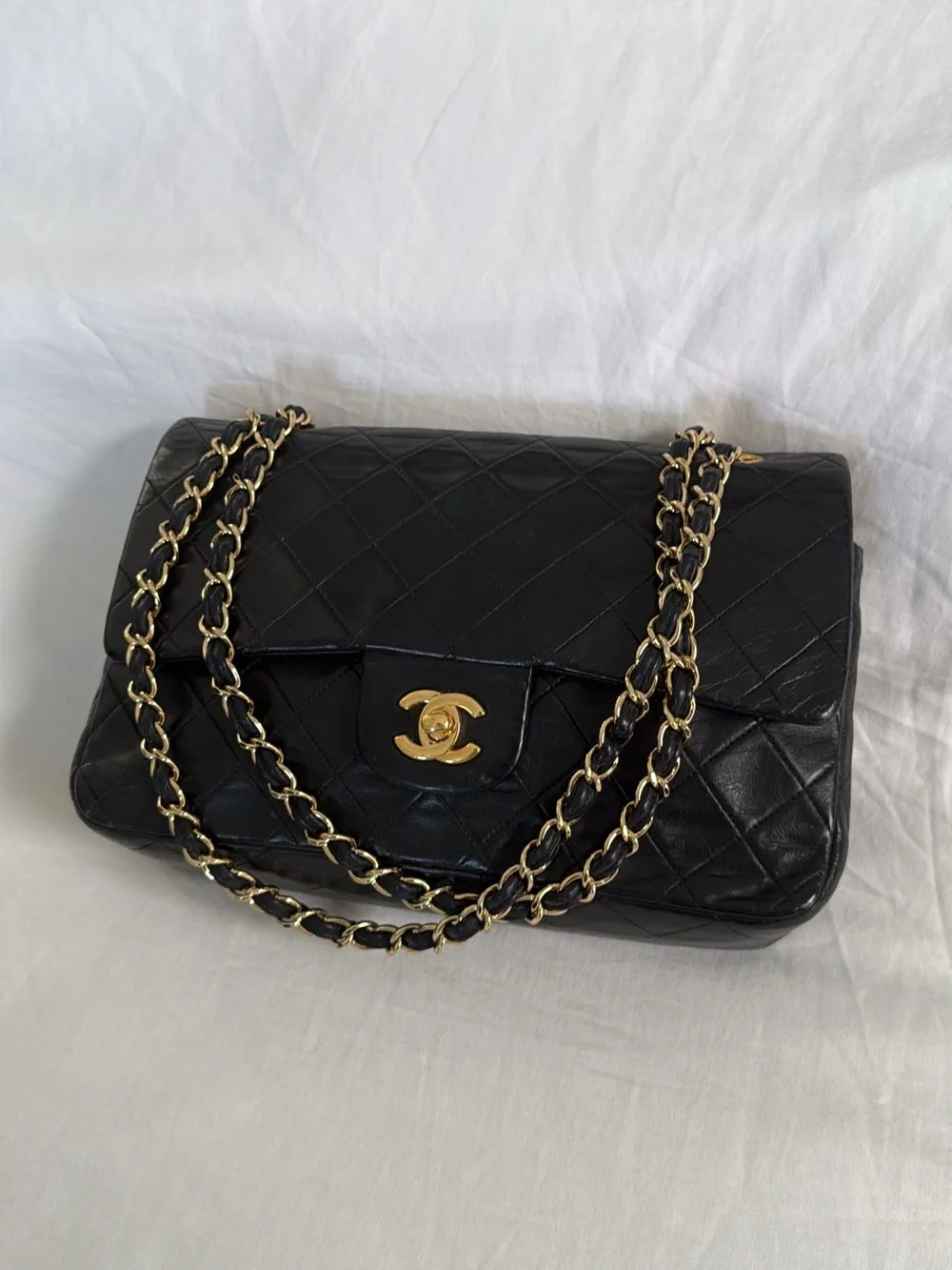 CHANEL Black Quilted Shoulder Bag with Gold Chain